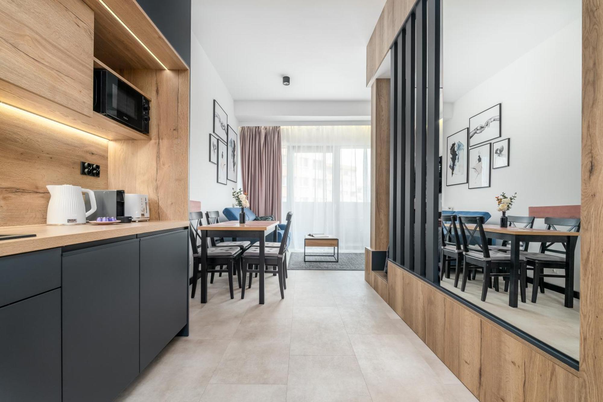 Flaming Hanza Tower Apartment